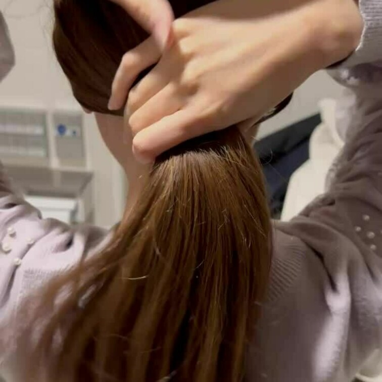 めるちゃんの美髪を高画質でうなじまで
堪能してください。
