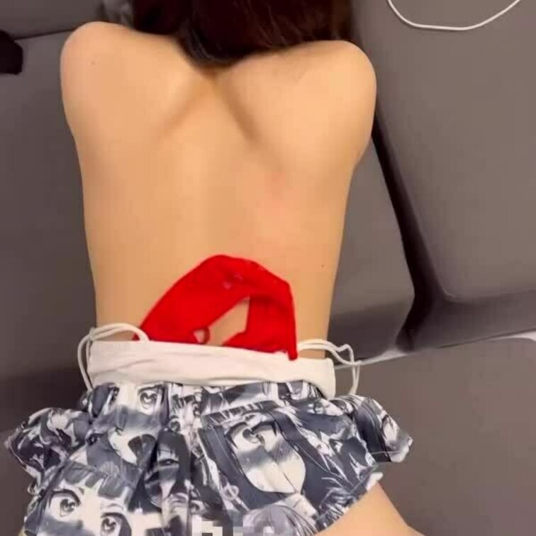 露出お散歩で知り合ったおじさんの他人棒に生ハメされてしまいました.....むらむらとまらなくて自分から生おちんぽおねだり
