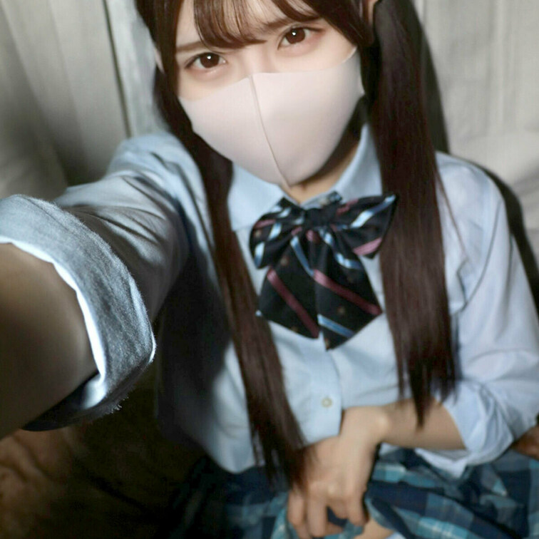 暗い場所でちらっ💕