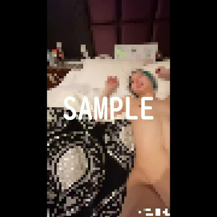 本日の投稿は先週の続きになります！
お腹に縦線が入るくらいスレンダーな子ですがエッチもそこそこやり慣れてるカードオタク