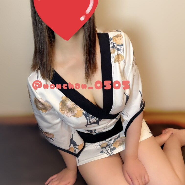 浴衣みたいなの着た❣️
5枚ずつしか載せれないから見えちゃってるほうは次の投稿みてね🥺
