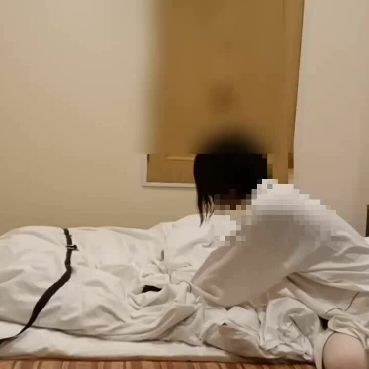 初のお家お泊り、前回よりさらに開花したド変態人妻1-6

イチャイチャ。頑張って僕に勝とうとしてますがすぐ倒されちゃ