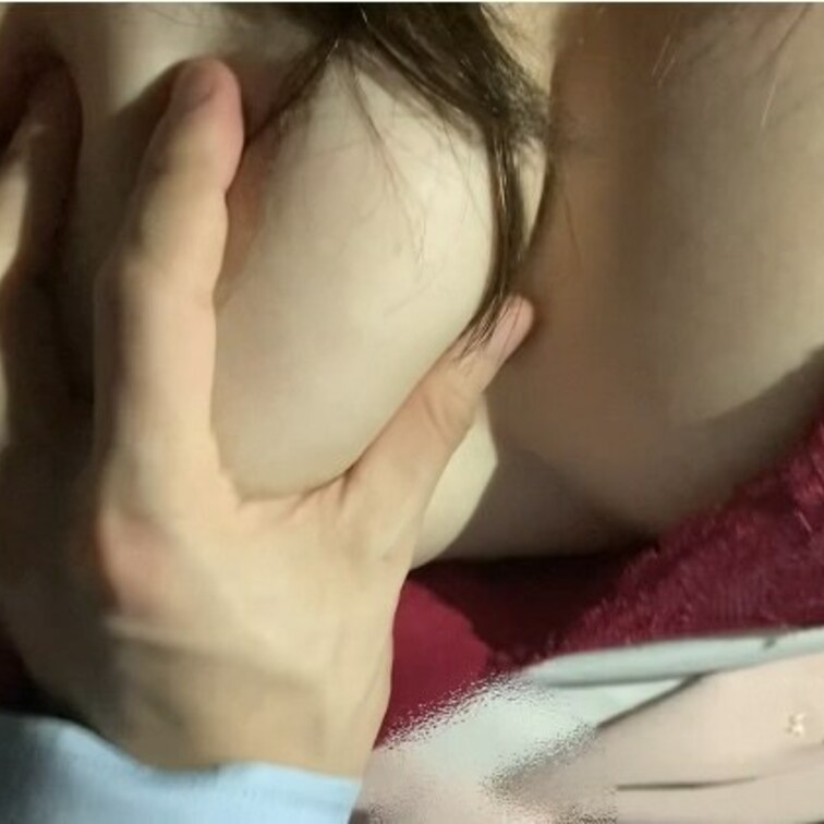 職場恋愛してたカップルが会議室でムラムラして家まで我慢できずカーセックス