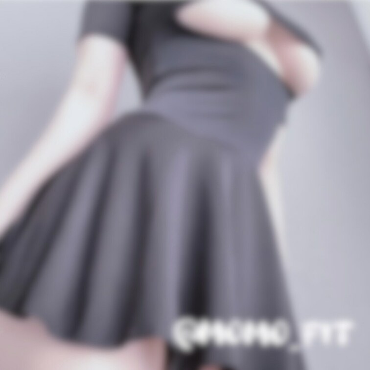 こんな着かたもあるよ🖤
チラッと下乳バージョン♡