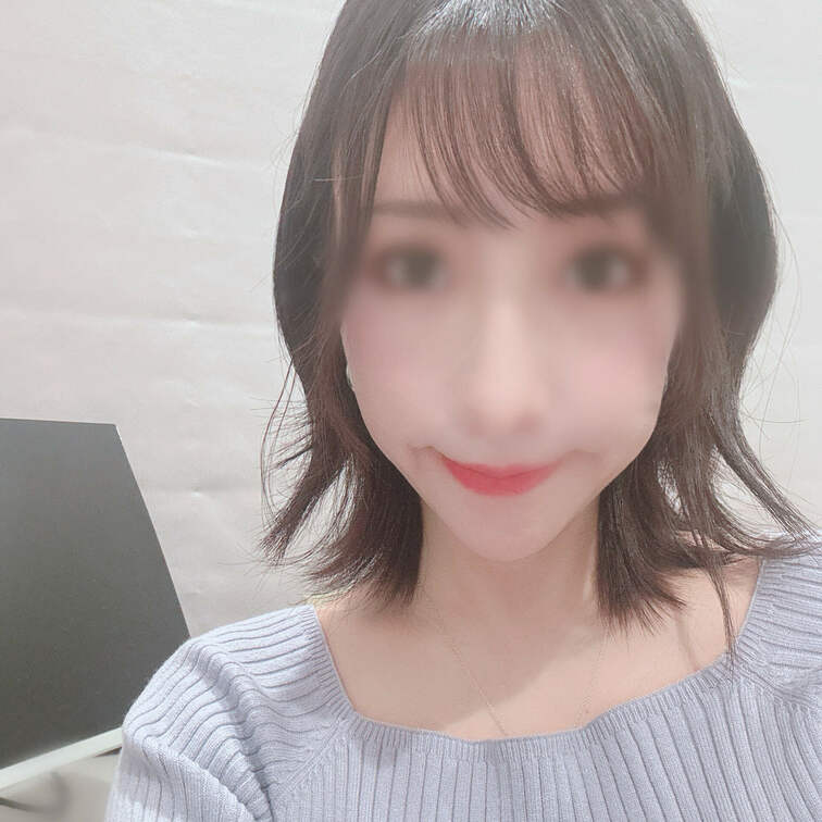 こんばんは人妻ゆうです💋

今週もおつかれさま💕

ゆうは美容院で少しイメチェンしたよ✨

気づいてくれるか