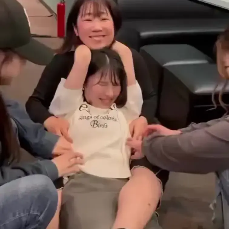 皆様大変お待たせしました！
今回のくすぐり動画はこちらです👍

是非いっぱい見てあげてくださいね(  ˆОˆ  )