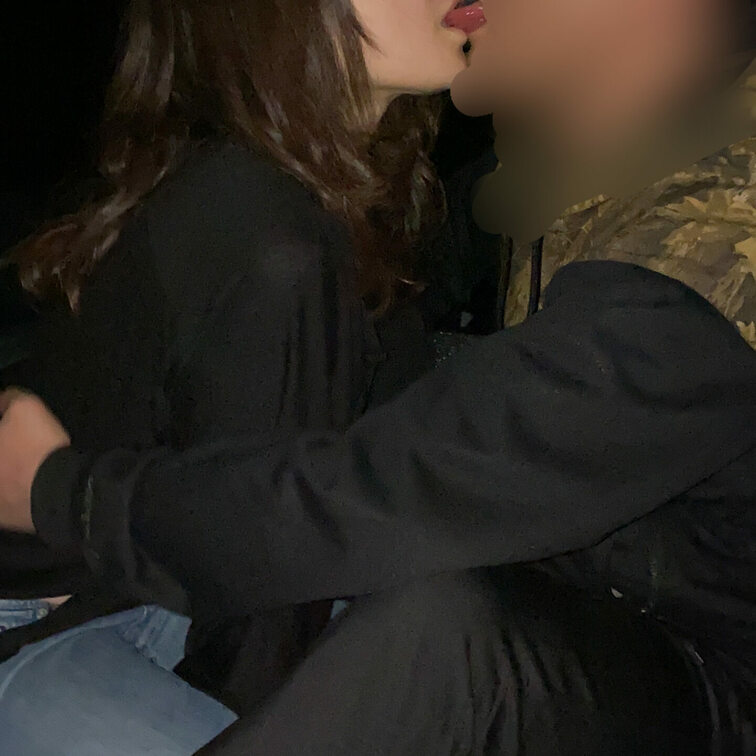 昨日の夜は寒かったので車内でのプレイになりました。
ディープキスに始まり、スタートしました。
またぼちぼち上げていき