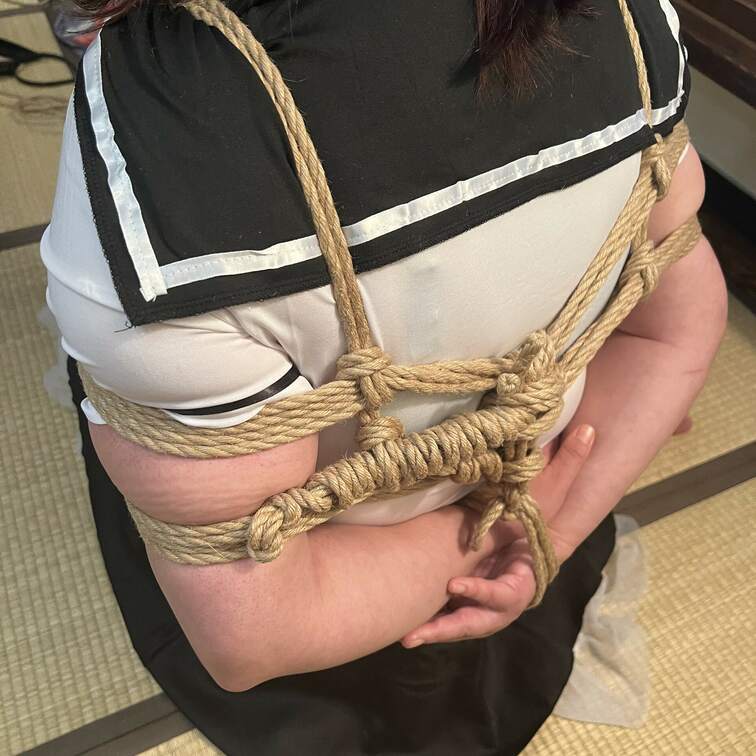 セーラー服で後手されました。