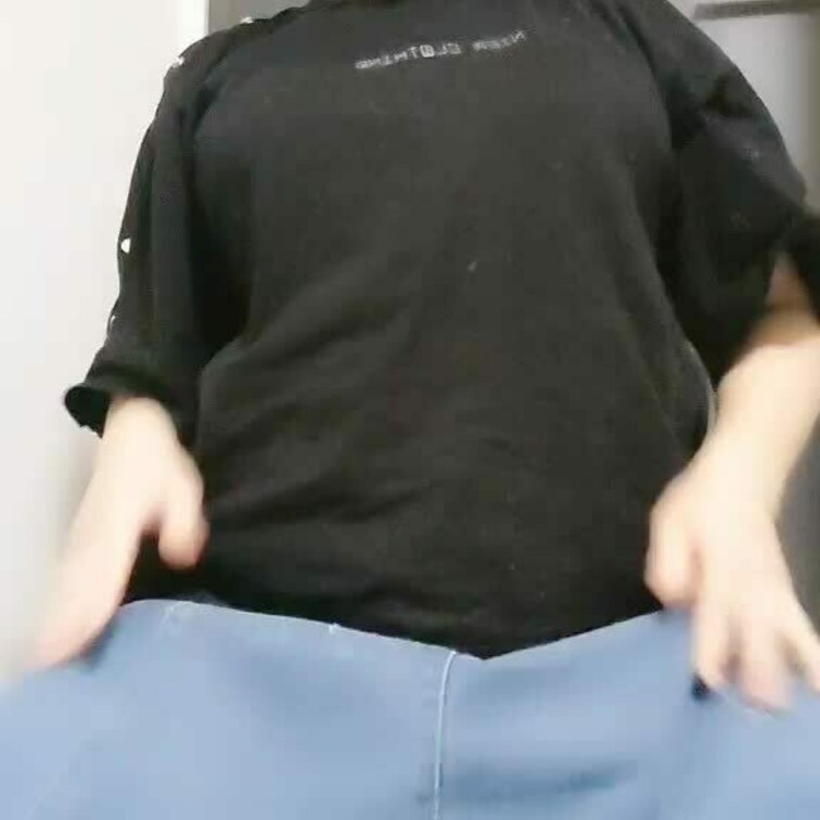おもちゃをぬぽぬぽ
とうとうはめはめ動画です(/// ^///)不慣れで手際が悪いですがだらしないお顔映ってます…