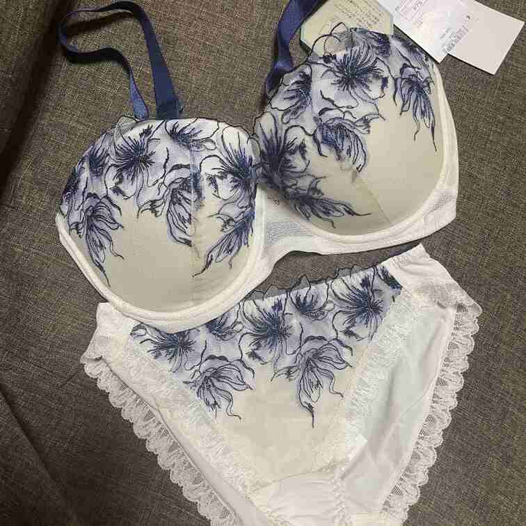 新しい下着を購入しました〜♪
近々、着用写メUPします✨