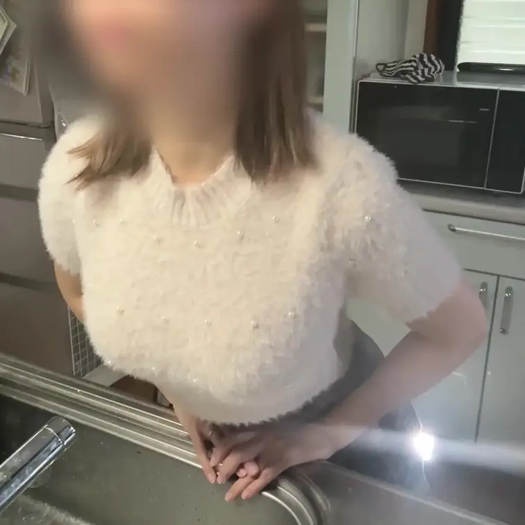 彼氏の実家のキッチンで彼氏とsexするのにハマっちゃって
いけないことしてるのにすごく興奮しちゃってずっとイキっぱなし