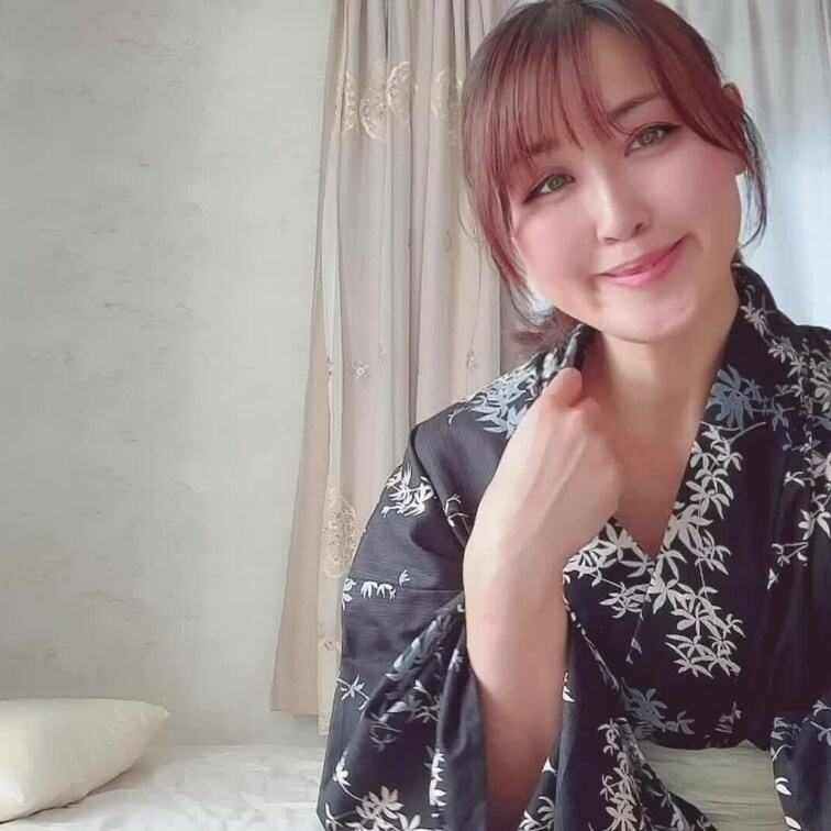 浴衣きてみたよ🩷
どぉ？似合ってる？
一緒に誰かとお祭り行きたいな👘