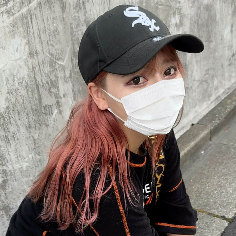 #90【NAHO 21歳】
今回ストリートスナップに協力してくれたのは、強めのストリートコーデを着こなすNAHOちゃん