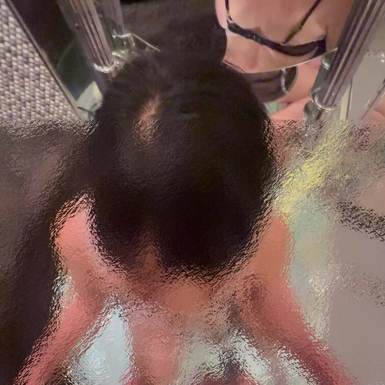 擬似3P👥
吸盤ディルドに簡単にイかされるK💃の雑魚マ◯コ🦪
Tの🍌を咥えるよりも黒ディルドに壊されてる😦
もはや