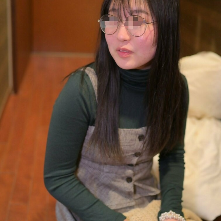 将来は学校の教師　
大学卒業式の前日に男3人とホテルで4P
あだ名　たまちゃんpart①　

今回の女性
あだ