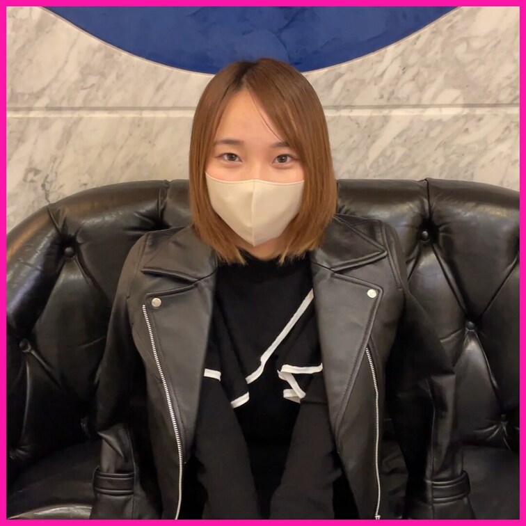 Page78:本編
おしゃれな看護師の子とのハメ撮りです
全身黒で包まれたモード系な服装
しかし人当たりは良く笑顔
