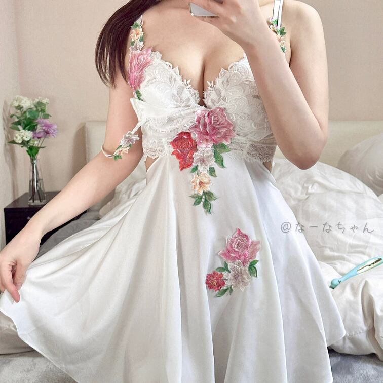 サルートのランジェリードレス👗
インドの婚礼衣装がモチーフらしいです🥹
ほんとに花嫁さん気分〜♪
お嫁さん