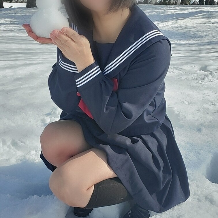 雪撮❄️
雪の中制服で。