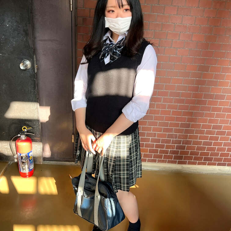 顔出し【個人撮影】優等生っぽい制服美小女と自宅でのハメ撮り映像を無断配信_ぶっかけ～中出し_痙攣絶頂姿を収録※所持は責任
