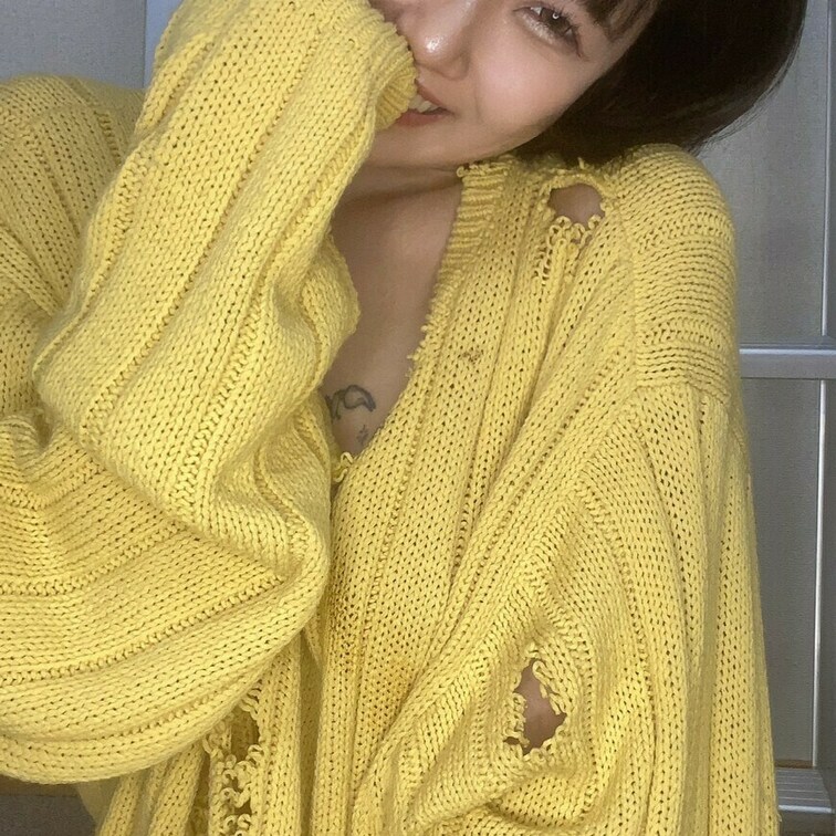 お世話になってます💓ririです🦂
乳首丸見えの穴あきニット着てみました🔞