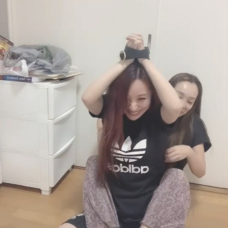 皆様いつもご購入ありがとうございます☺️
今回のくすぐり動画はこちらです👍

是非見てあげてくださいね(  ˆОˆ