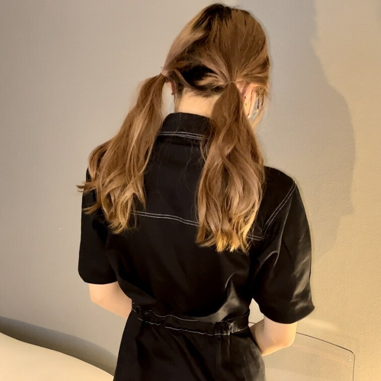 【19歳モデル】スカートの中にカメラ差し込んでみた