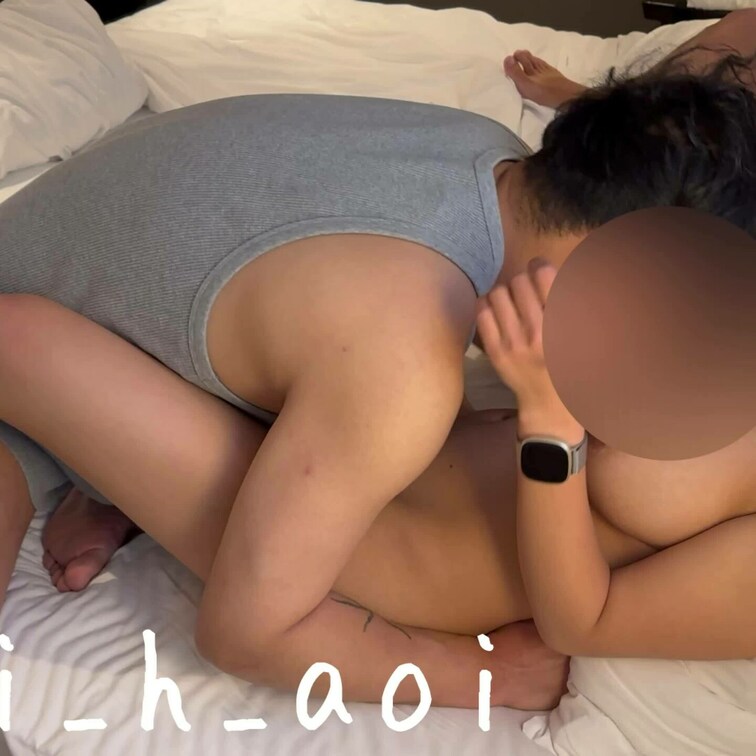 複数プレイ前戯編〜！！
クンニと手マンでイキまくっちゃった(/ω＼*)
潮吹く音結構聞こえてちょっと恥ずかしいね…笑