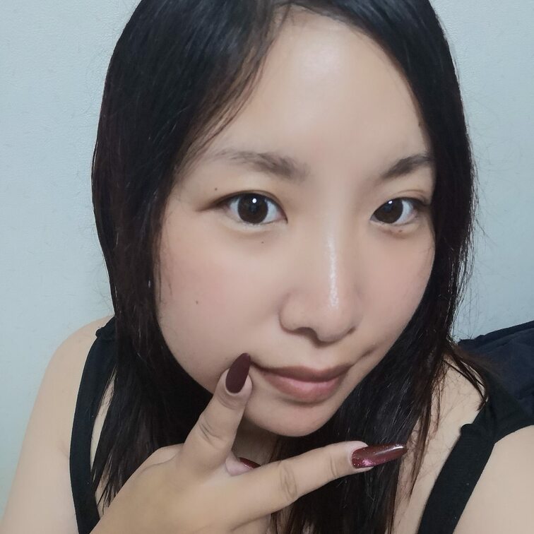 たまにはオフショットを載せちゃいます♪
40手前のお○○○さんの素っぴんショット。
お風呂上がりについ載せちゃいまし