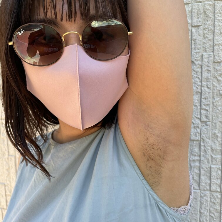 20代前半の素人女性の夏なのに処理をしていないワキです。😍
職業は受付嬢‼️