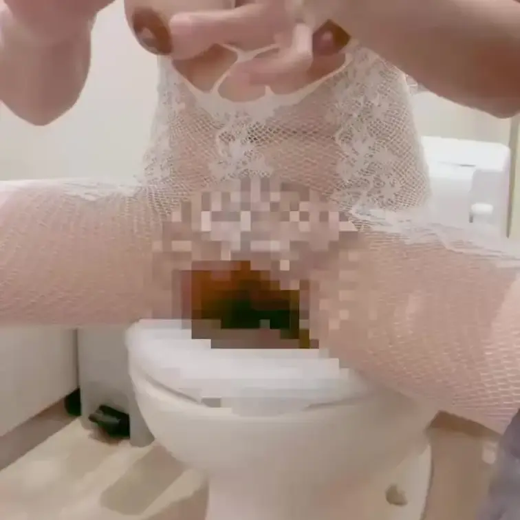 おまんこも乳首もぱんぱん////かちかち////
両方同時に攻め出したら
ビクビクしてすぐいっちゃった…

