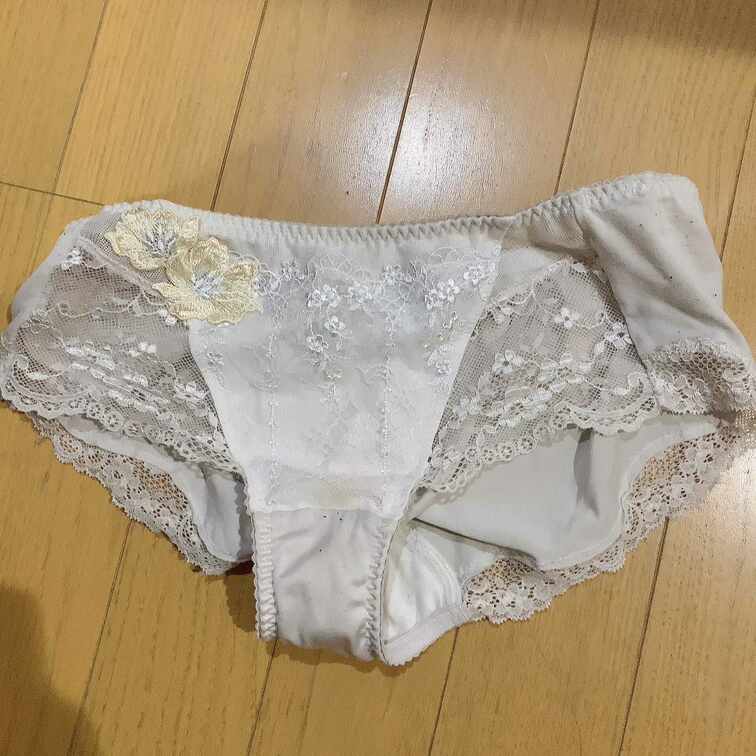 嫁パン
我慢汁出るくらい匂い最高です😁