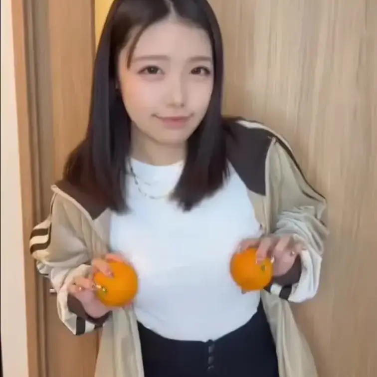 実家からみかん届きました！食べる？