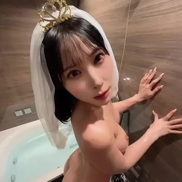 もっとりこのお尻にこすりつけたいんでしょ？💓
りこのお尻の割れ目ちゃんにおちんちん挟まれて気持ちいいんでしょ😋