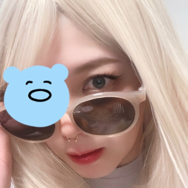 ファンの方からのリクエストをチラ見せ😎
金髪&鼻ピアス
四十路ギャルですよーー😛
大丈夫ですかーー!?笑