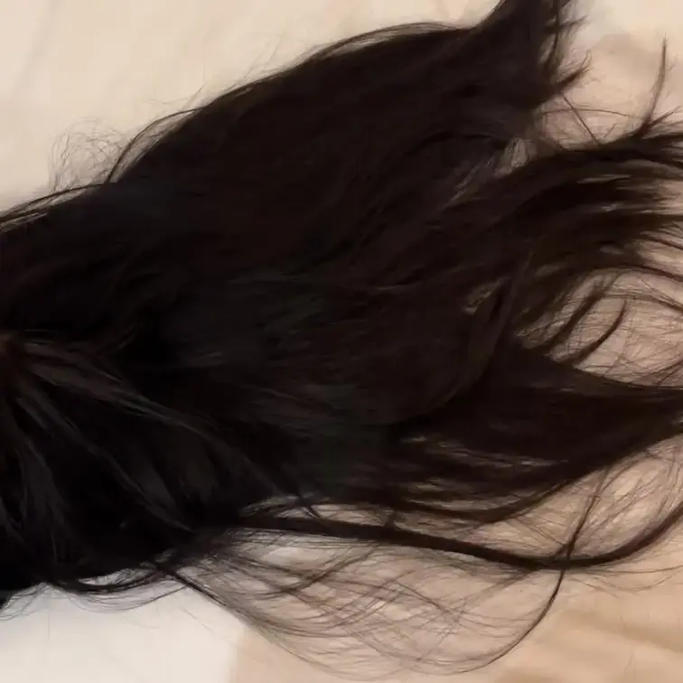 黒髪バージンヘアを雑に踏みつけ