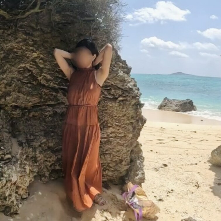 フルVer.【個人撮影】とある綺麗な海辺🏖️沢山の人がいる中、岩場に隠れて全裸に..そして水着にお着替えする美女♡／Ja
