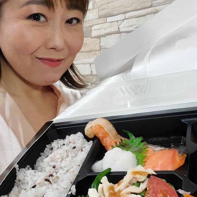 撮影会控え室から
お昼休み

いつもクラスAスタジオ来ると
この弁当をチョイスしてしまう
魚の選択肢って少ない