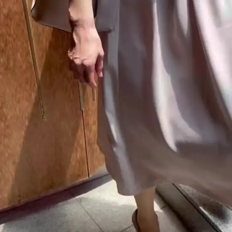 野外で急にm字でパンツ見せてくる痴女どう？