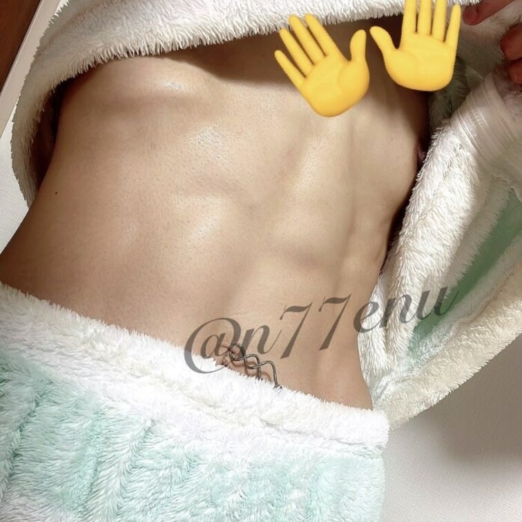 おはよ♥️
Twitterにもあげたやつだけど、
朝もふもふ着たままアブローラーしたら、
汗だく( ´•ᴗ•ก )