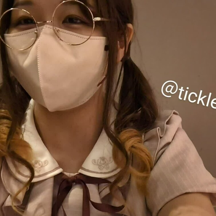 ベッドで自撮りくすぐられチャレンジ

モデル：美音