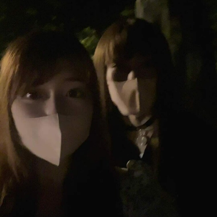 Twitterのフォロワーさんに会いに
女装さんが集まっている夜の公園に
2人でお邪魔しちゃいました🤭💕

素敵