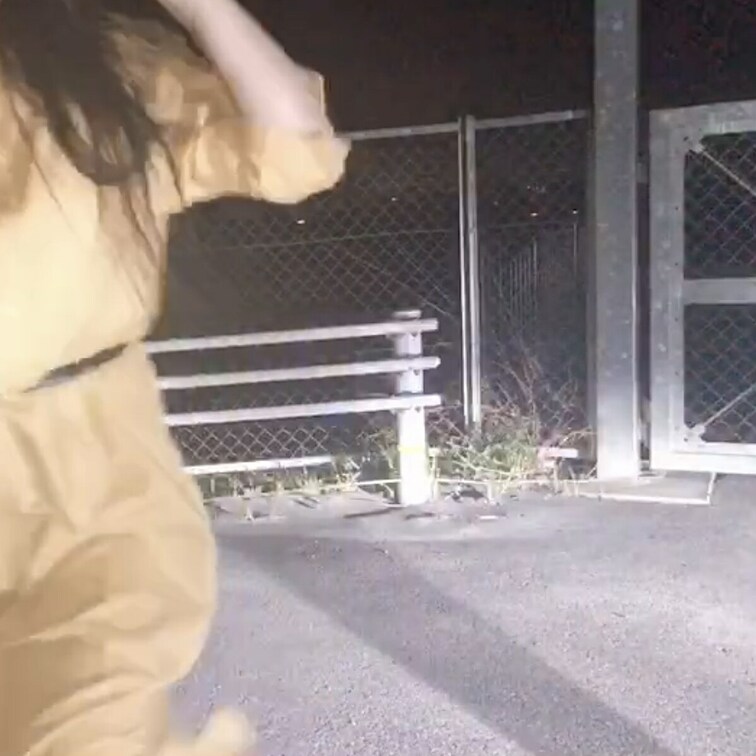 野外エッチ中に車がこちらにやって来て猛ダッシュで退散(>_<;)💦 せっかくイク寸前やったのにぃ～🤣🤣🤣 でも野外セック