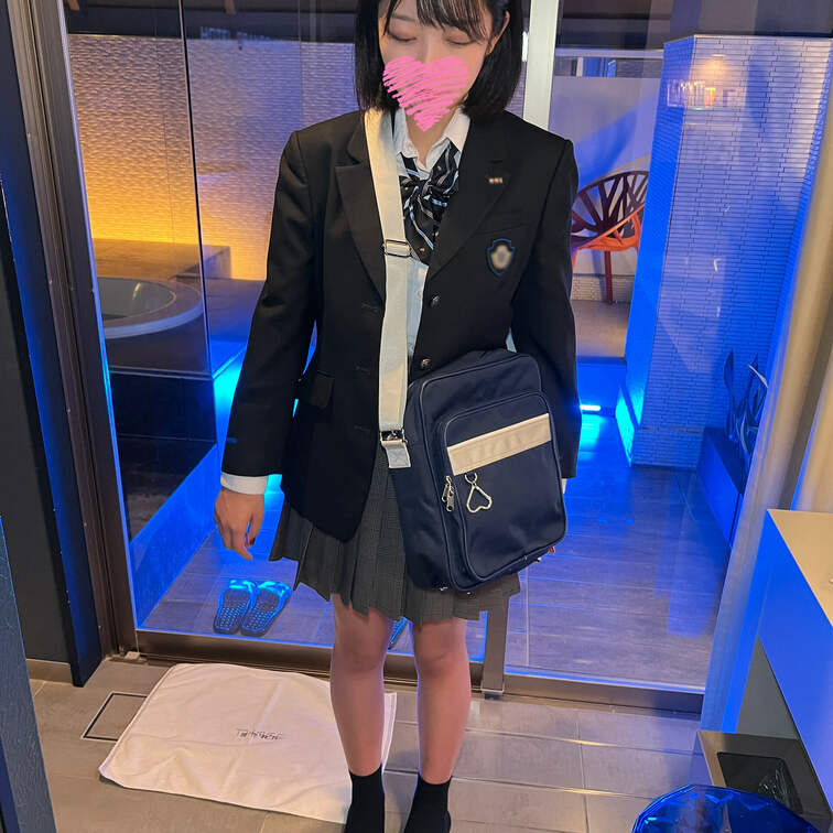 ※早期削除【顔出し】○○○の制服女子_無垢な色白美少女に大量顔射_中出し映像も収録