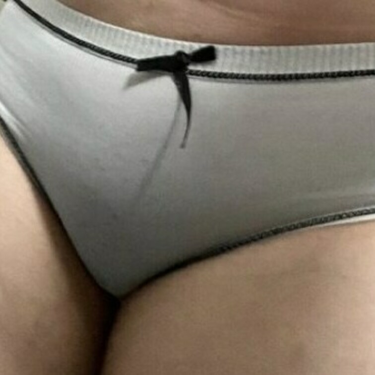今日のパンツです🥰🥰
 
 クロッチ汚れはプラン加入で見れますよ🥰
 よかったらプラン加入よろしくお願いします🥺