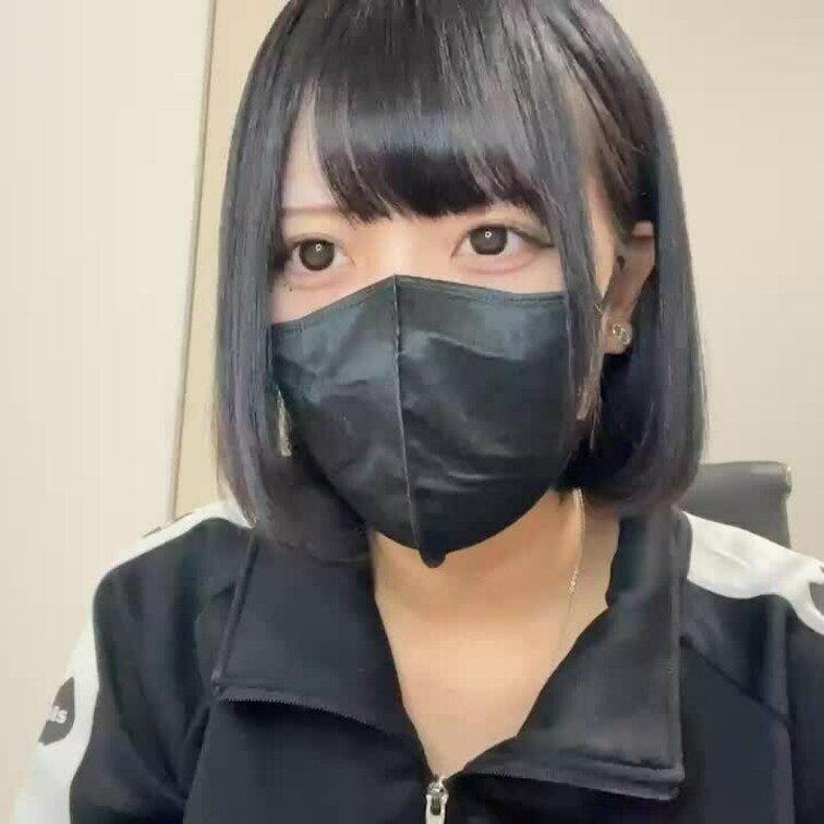 【りん 18 歳】

りんさんのライブ配信動画です
生配信だと、1 回の有料配信を視聴すると、おおよそ平均 5,0