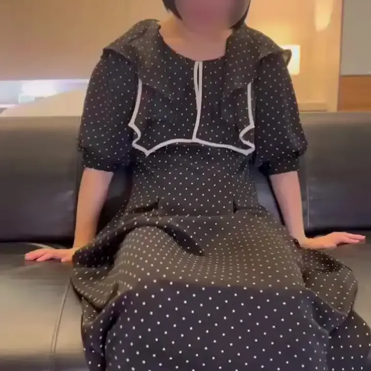 20歳のかわいい女子大生。学校で履いてた蒸れたパンツ。