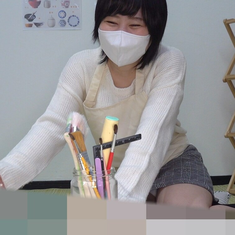 #23【陶芸中の胸チラ】美人ママさんの大きなおっぱいがポロ!清純系JDのハミマン胸ちら!
本編は、こちらから↓