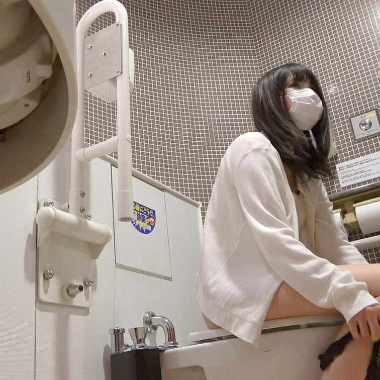 チョイ見せ。本編は単品販売へ→
【個人的お宝】お気に入り店員のＭさん【ト●レオナニー】







