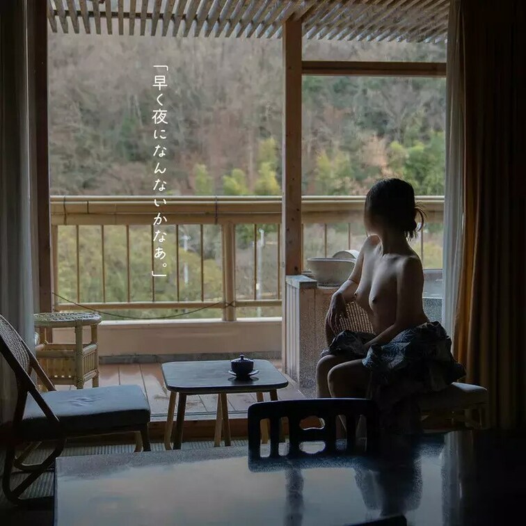 いつも玩具責めされるときは
脚閉じちゃうし動きまくってしまうから
○○○束具使うんですけど
今回は自分で頑張って足