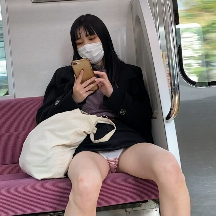 パンチラ○○○12。


電車に乗りそうなミニスカ女子を発見。

ミニスカの座った時のパンチら確定。

案